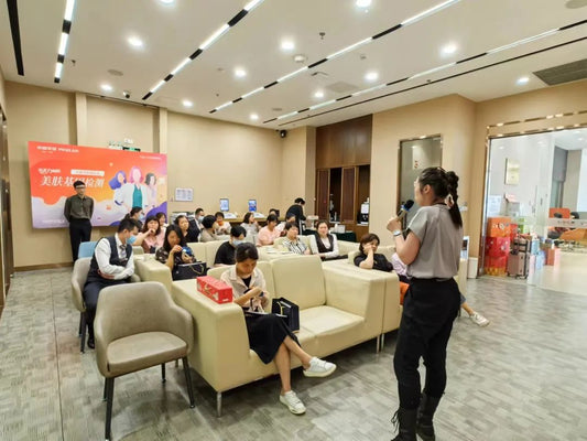 Visit Ping An Bank to hold a salon